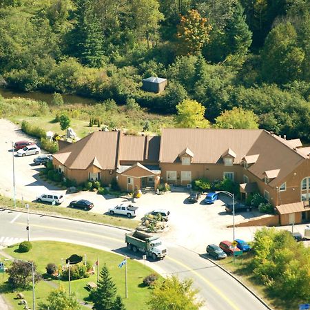 Hotel Alila Saint-Sauveur-des-Monts Екстериор снимка