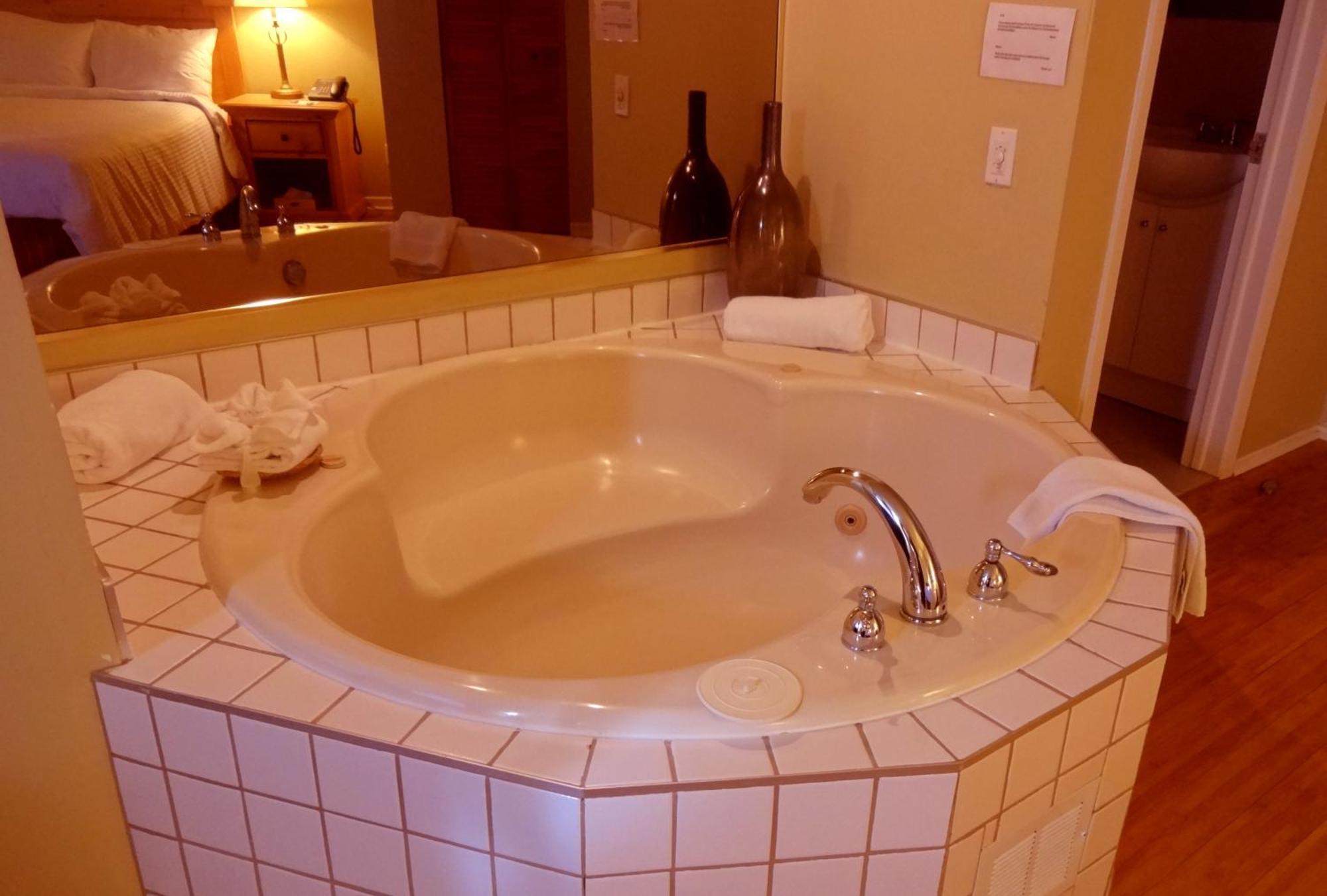 Hotel Alila Saint-Sauveur-des-Monts Екстериор снимка