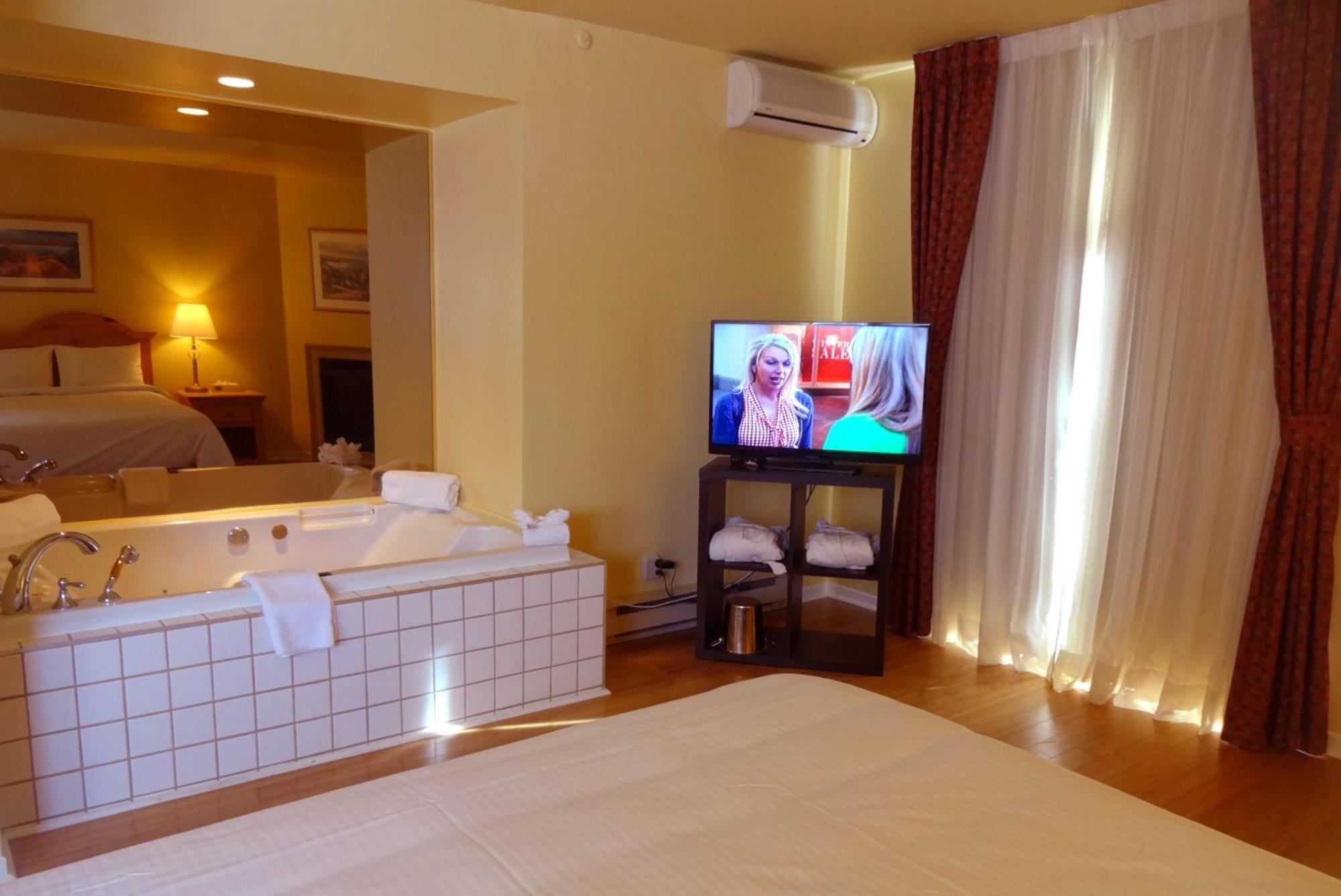 Hotel Alila Saint-Sauveur-des-Monts Екстериор снимка