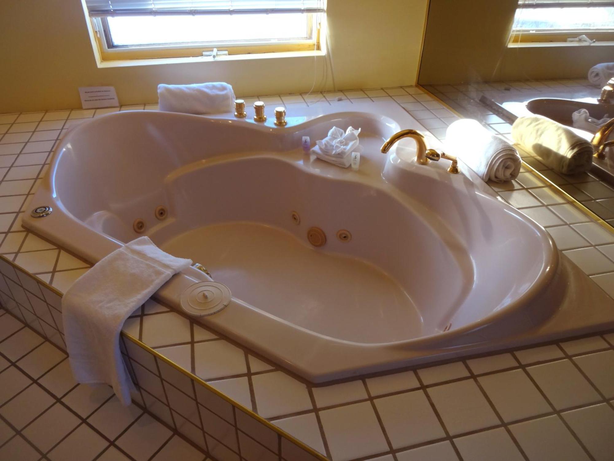 Hotel Alila Saint-Sauveur-des-Monts Екстериор снимка