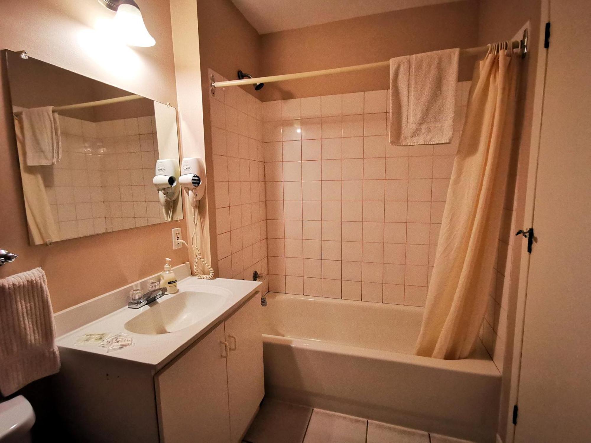 Hotel Alila Saint-Sauveur-des-Monts Екстериор снимка