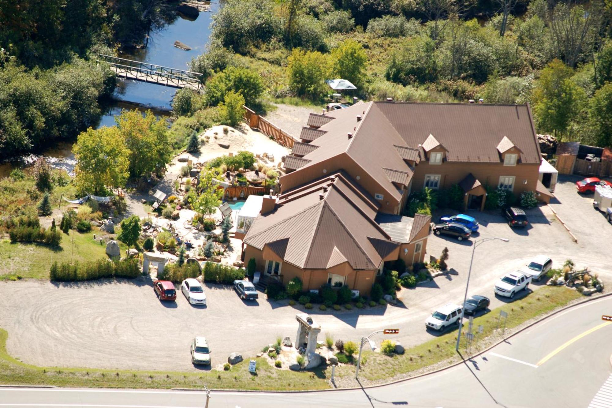 Hotel Alila Saint-Sauveur-des-Monts Екстериор снимка